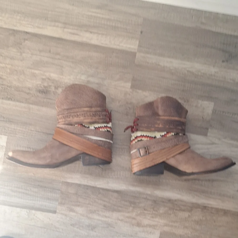 Freebird by Steven Brown/Tan " Mescal " Ankle Boots With Woven Accents 10 - Picture 6 of 8